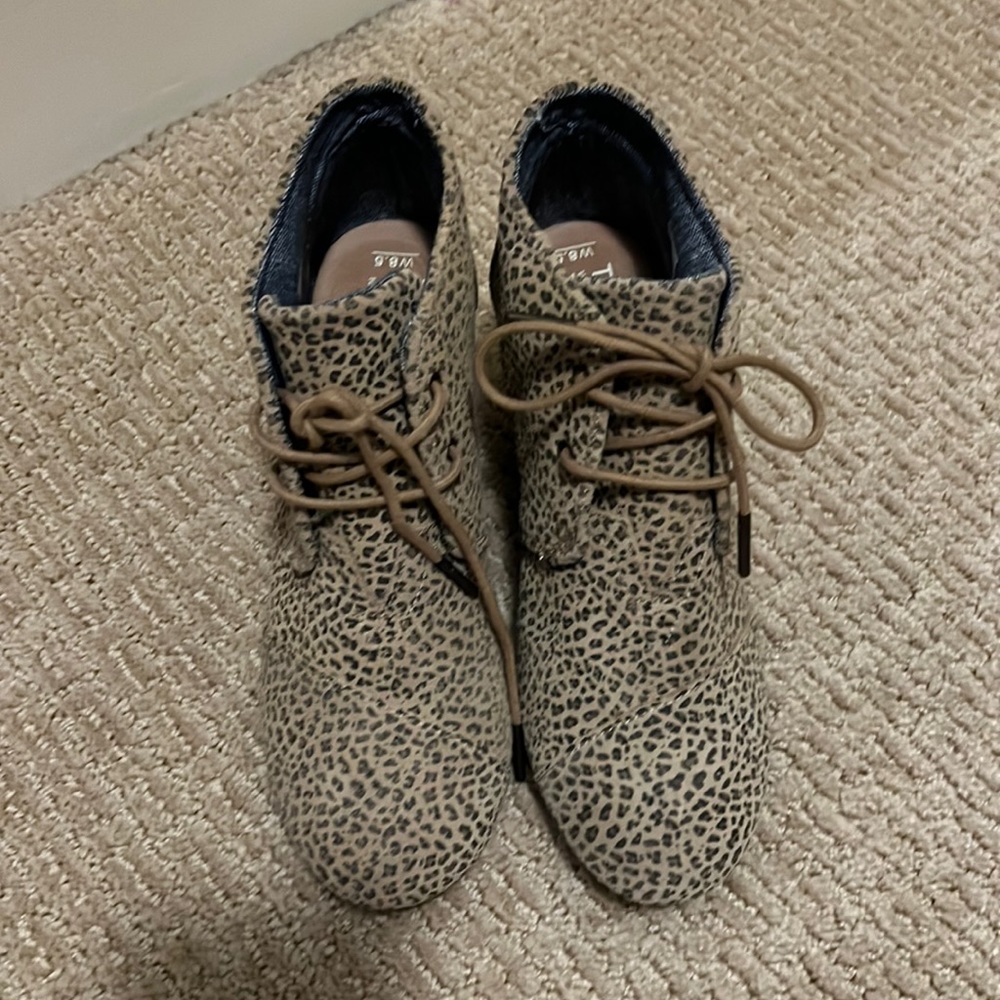 Tom’s boots wedge 8 1/2